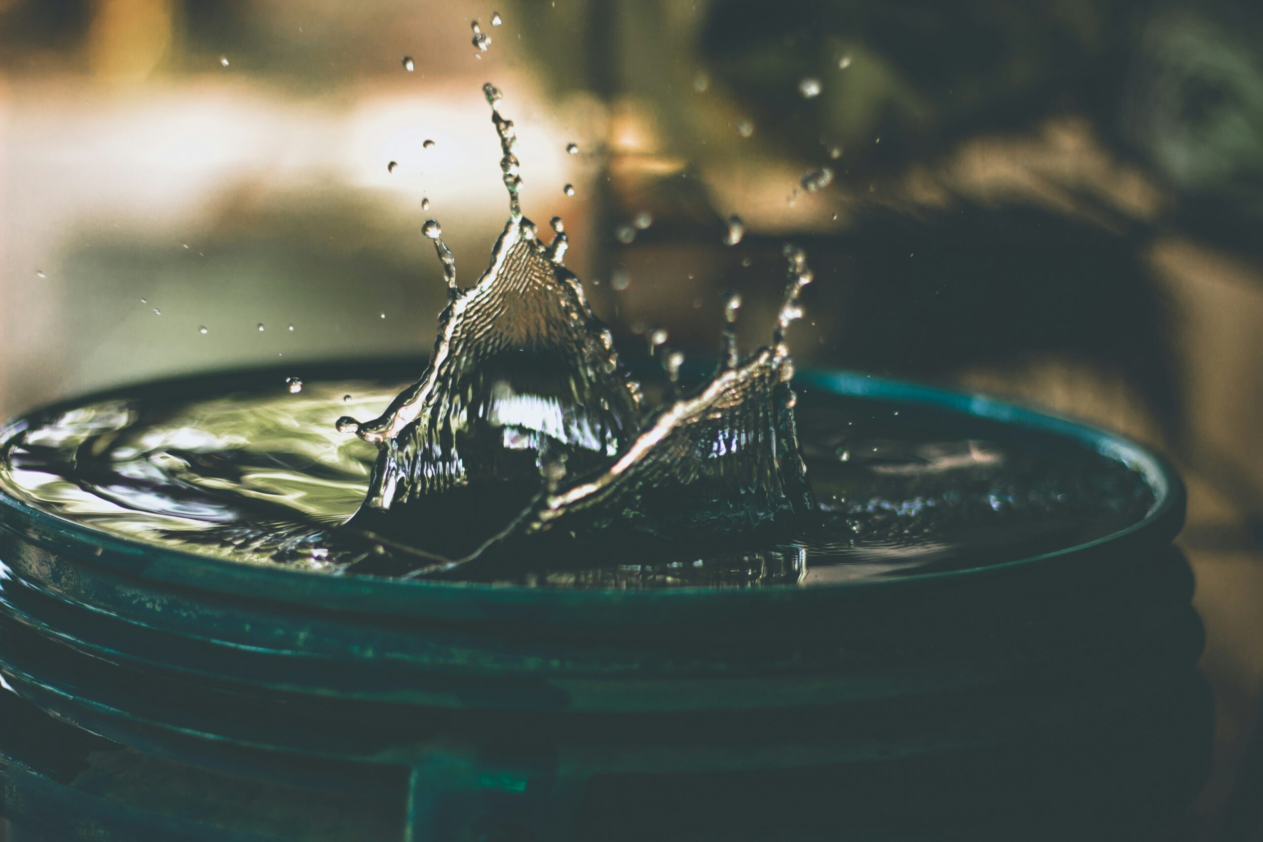 water splashing in a vessel | Zalaris implements PeopleHub for SAP SuccessFactors at Victorian Water company